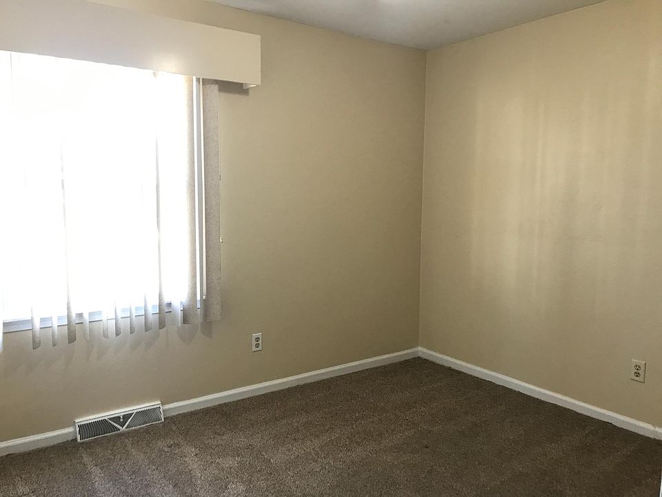 1st image of 903 Charnwood Cir