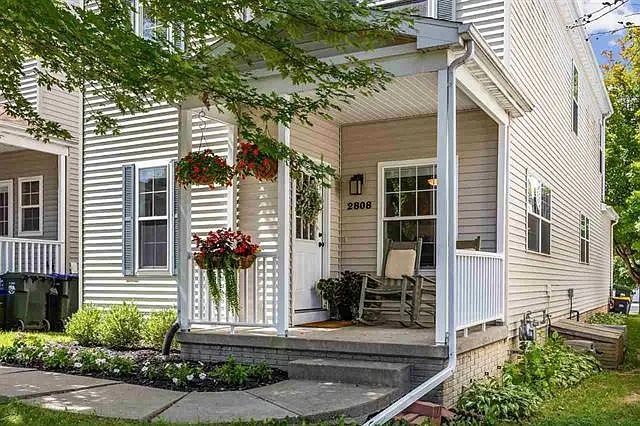 2808 Irving Ave — Photo 10