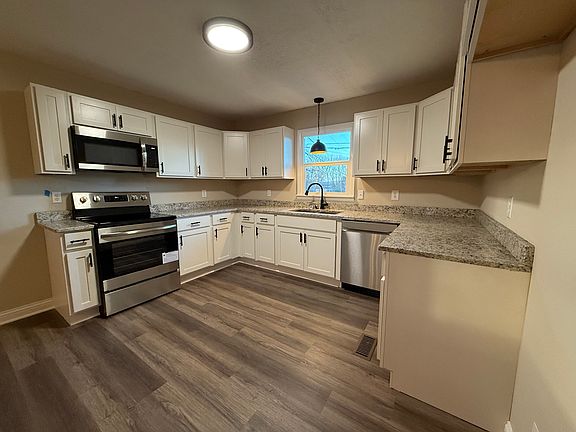 4th image of 358 Cedar Springs Dr