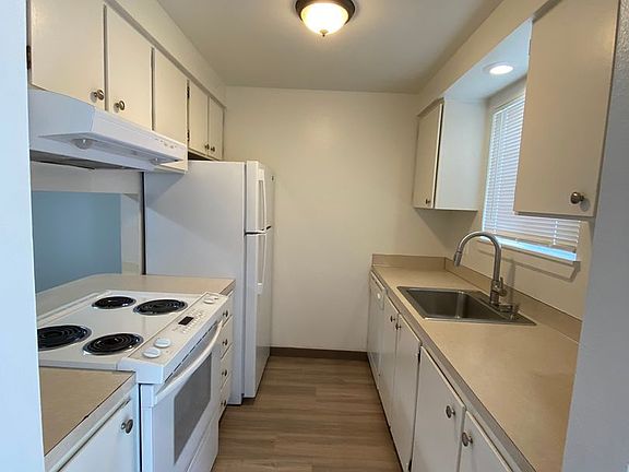 2nd image of 392 Whitesell Ct NE #374W