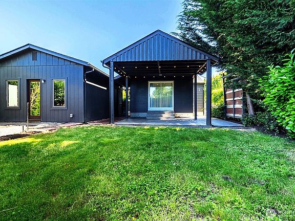 5th image of 3051 Oak Street