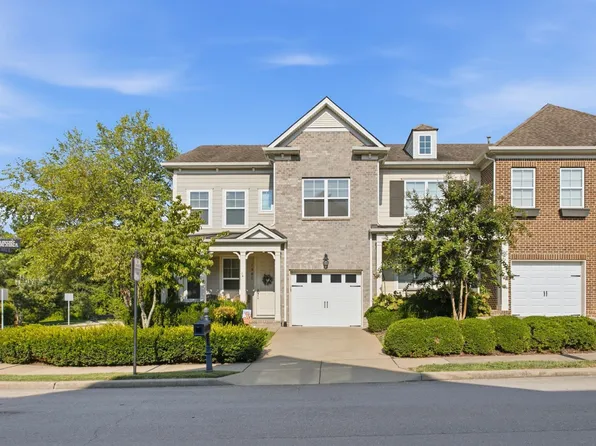 1560 Hampshire Pl, Thompsons Station, TN 37179