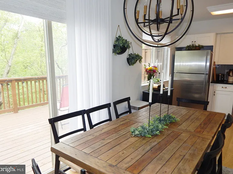 339 Green Meadow Ln — Photo 8