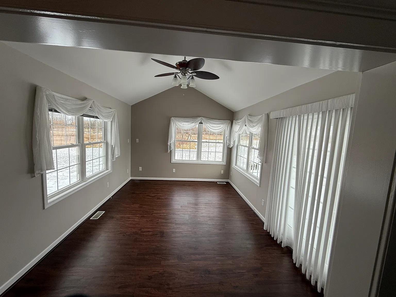 3 bed, 1.5 bath, 1232 sqft, $1,900 — Photo 2