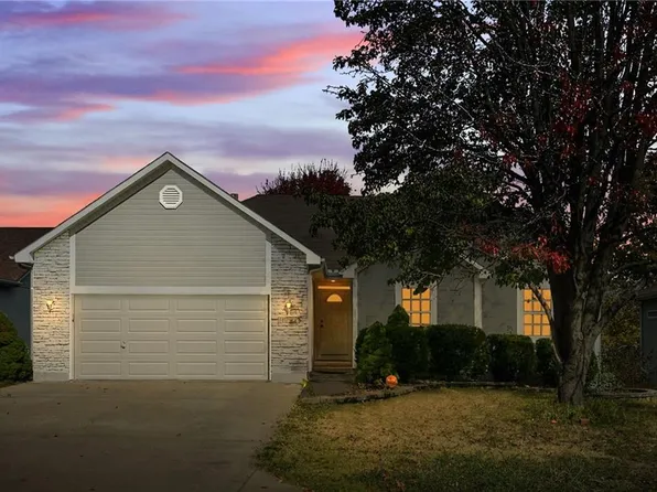 18502 E Bundschu Pl, Independence, MO 64056