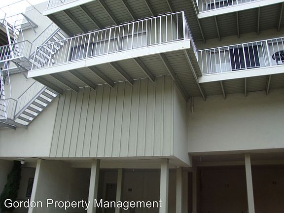 2nd image of 30 Parkridge Dr APT 01