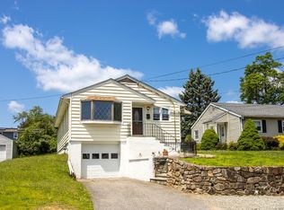 107 Travis Dr, Bridgeport, CT 06606
