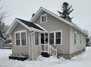 1007 Oak St, Grand Forks, ND 58201
