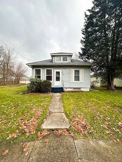 423 Montrose St photo 1