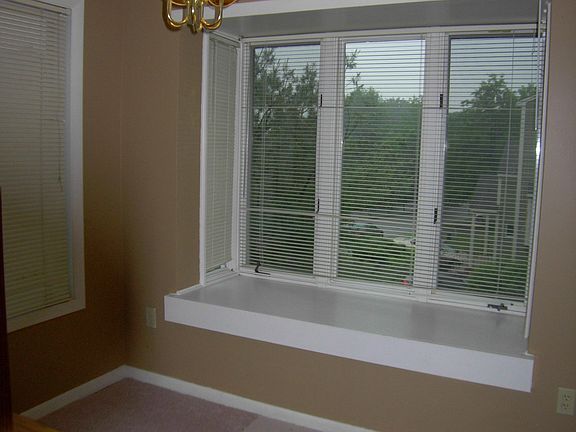 BREAKFAST ROOM OR OFFICE