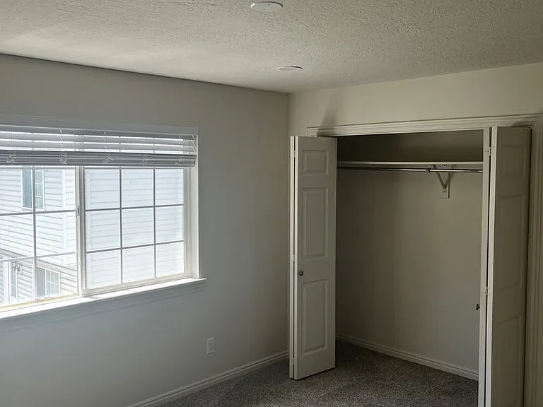 1075 S 810 E — Photo 10
