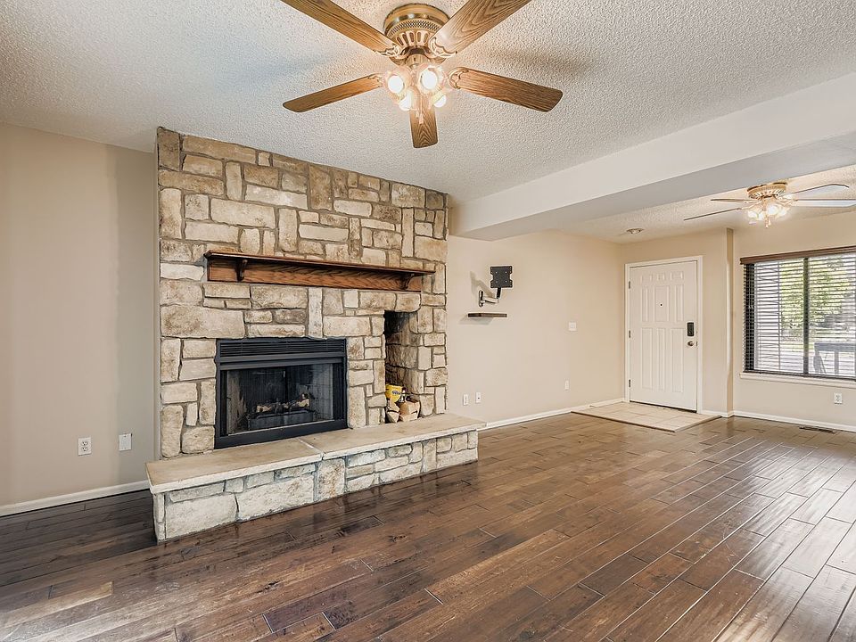 2nd image of 953 Moorings Dr