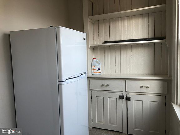 2nd image of 1919 Dickinson St #2F