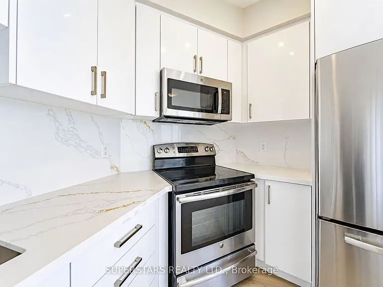 7161 Yonge St #1626 — Photo 11