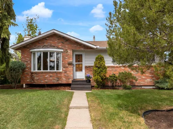 77 Hogarth Cres SW, Calgary, AB T2V 3A8