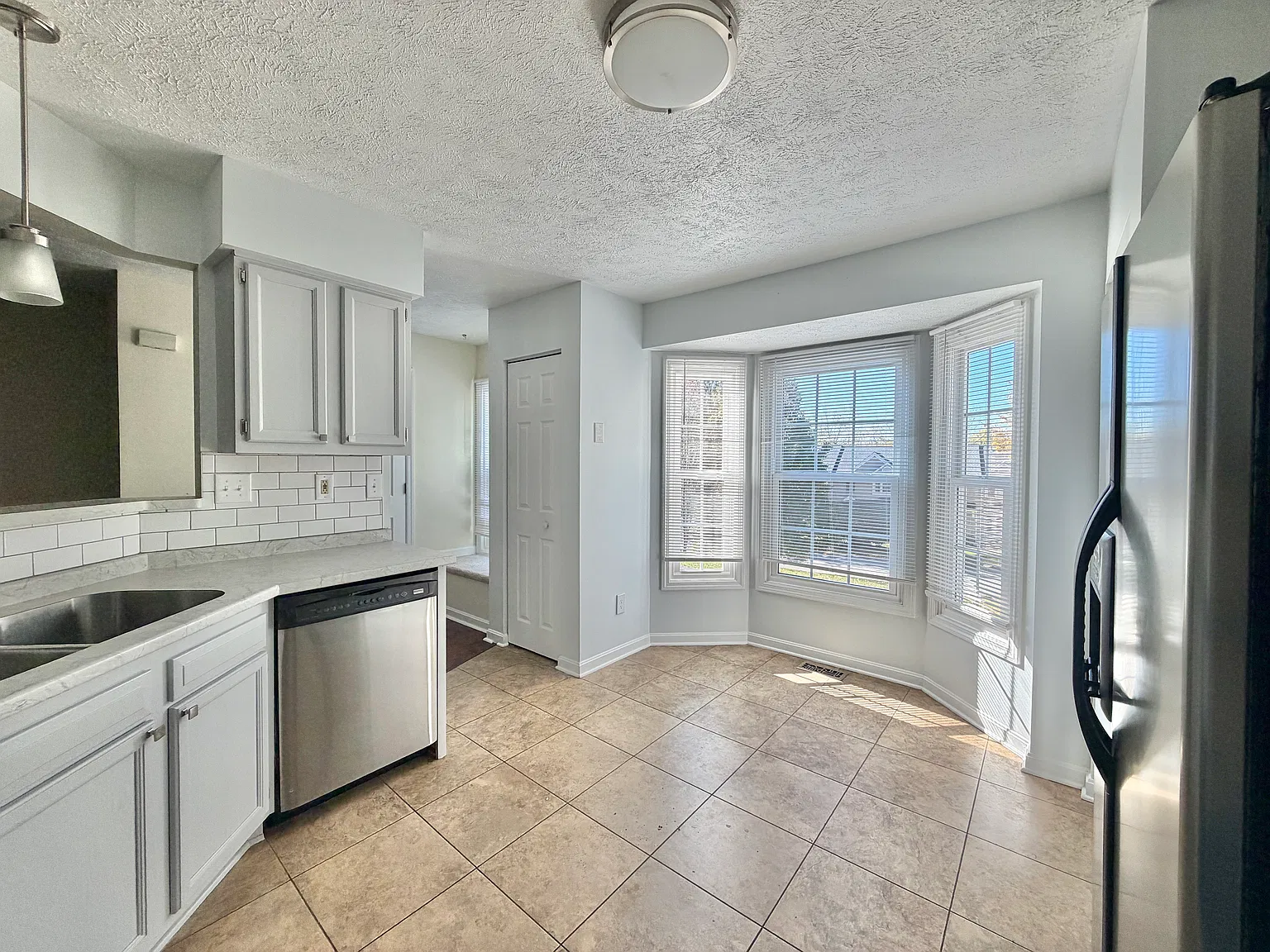 3 bed, 2.5 bath, 1484 sqft, $2,700 — Photo 3