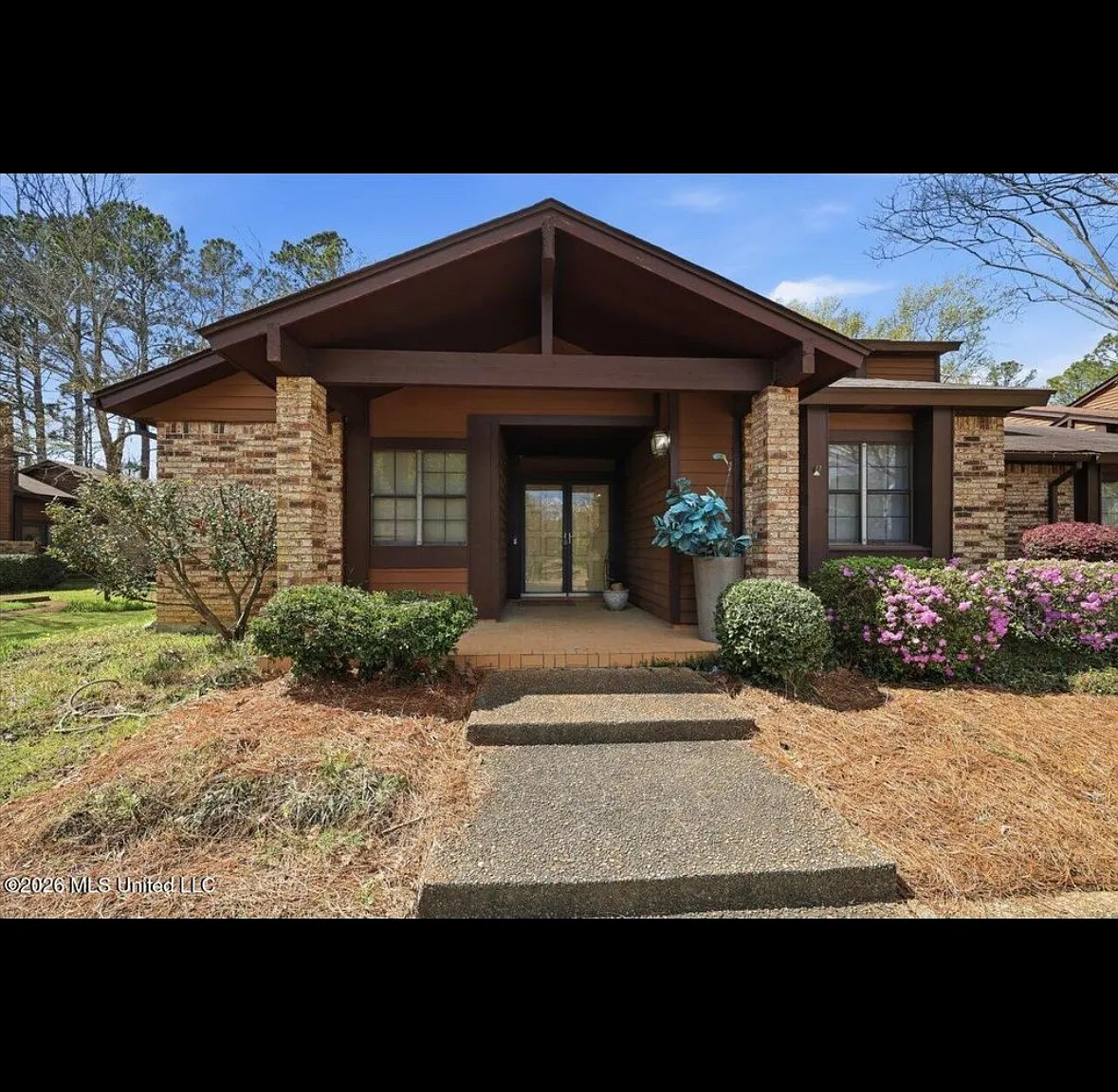5 Shore Dr — Photo 2