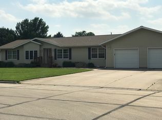 422 N 17th St, Geneva, NE 68361
