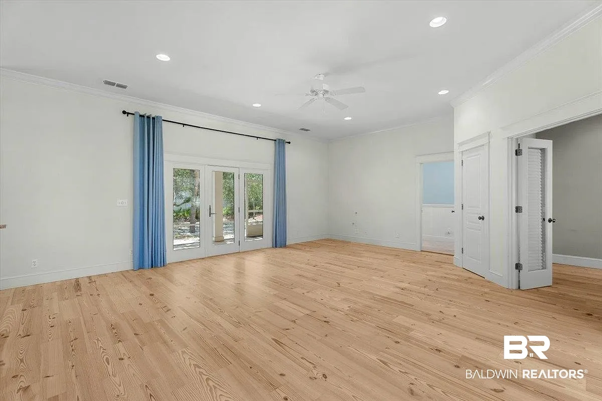3 bed, 3.0 bath, 2011 sqft, $3,500 — Photo 3