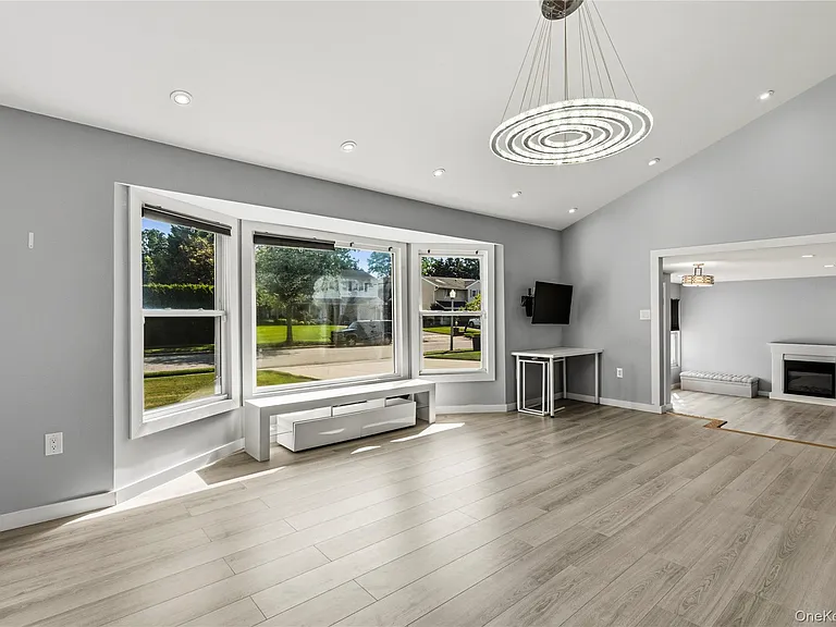 31 Sutton Hill Ln — Photo 15