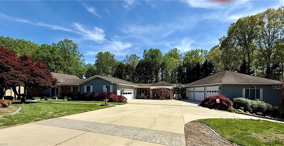 1st image of 321 Pineview Dr