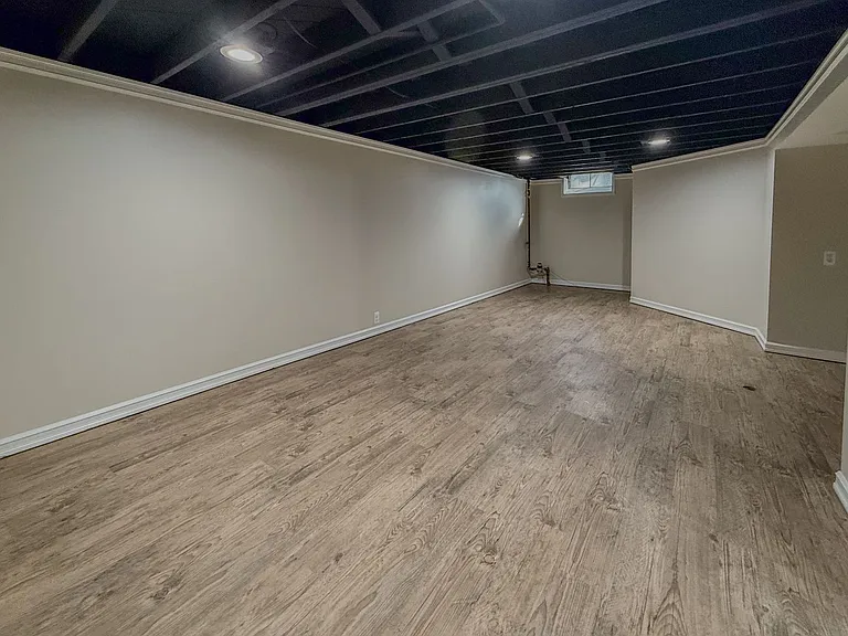 2710 Pendleton Dr — Photo 33