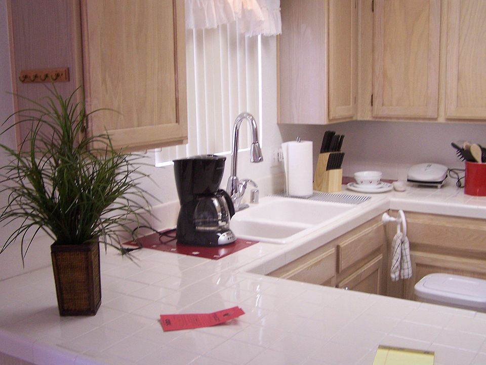 Kitchen w/ custom Faucet