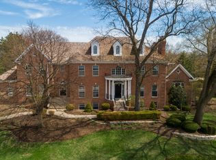 28 Muirfield Cir, Wheaton, IL 60189