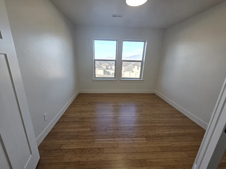 235 E Caracara St — Photo 6