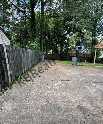 3rd image of 1281 Royal Oaks Cv