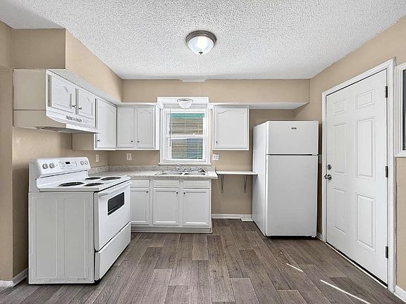 5th image of 2916 S Roena St