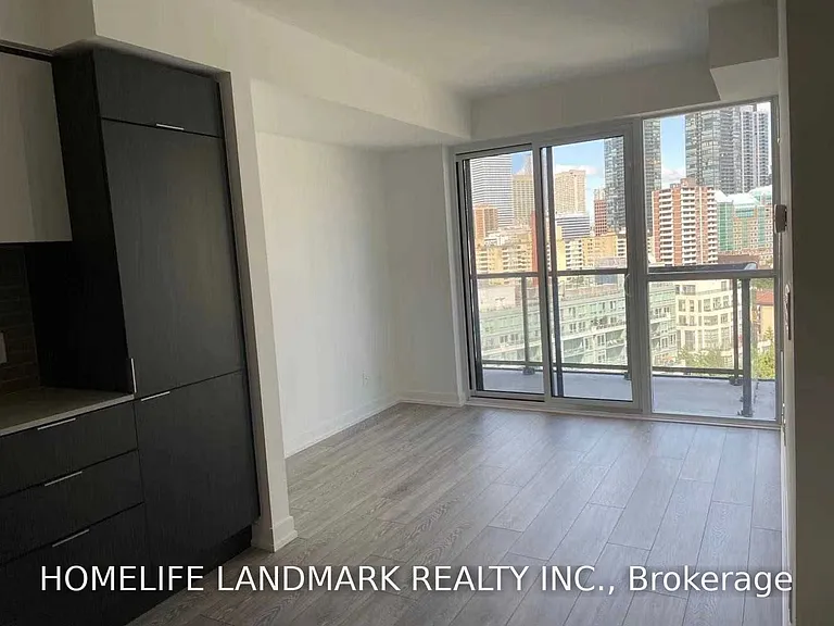 159 Wellesley St E #1110 — Photo 1