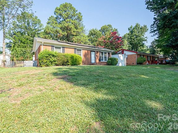 3rd image of 755 Edgerton Dr