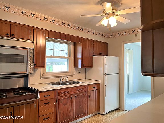 3rd image of 353 Sherwood Ave
