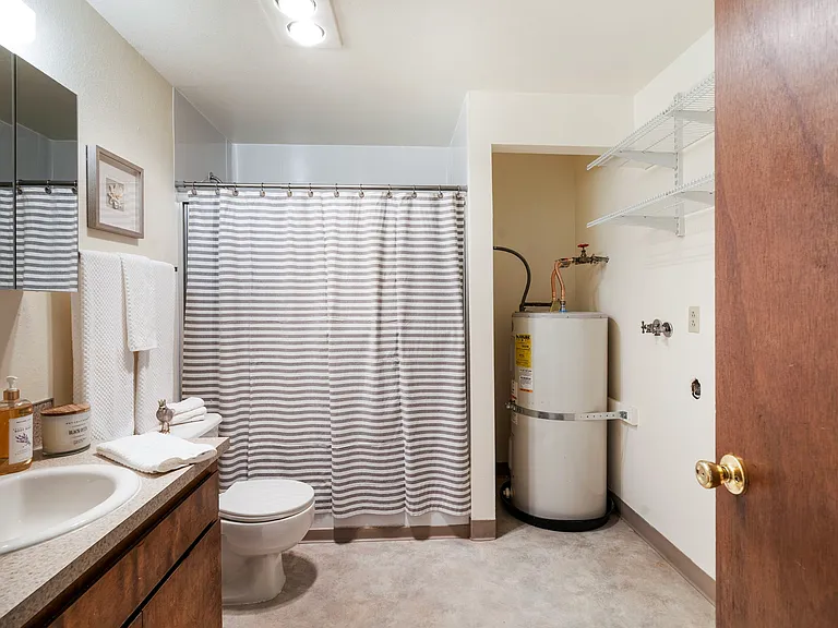 2229 Hawthorne St #C — Photo 9