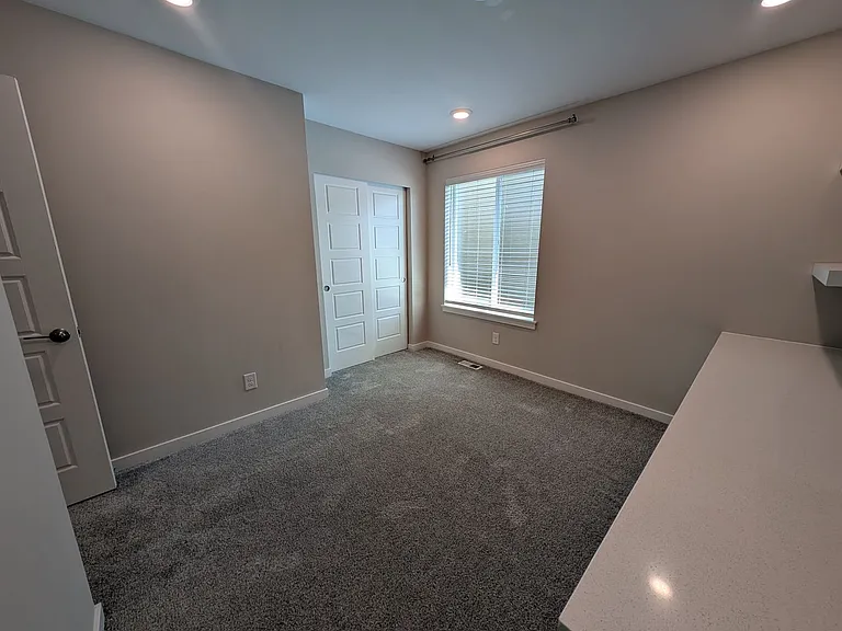 938 Burwood St SE — Photo 30