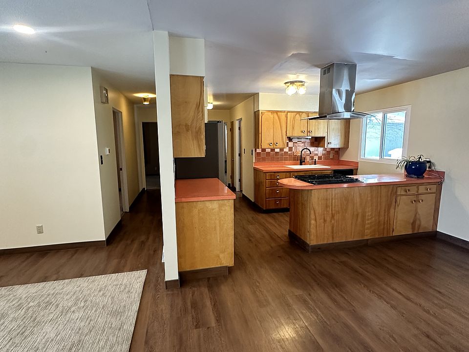 2nd image of 1000 Washington Ave APT A