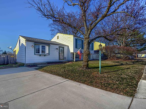 2nd image of 416 Brooks Ct