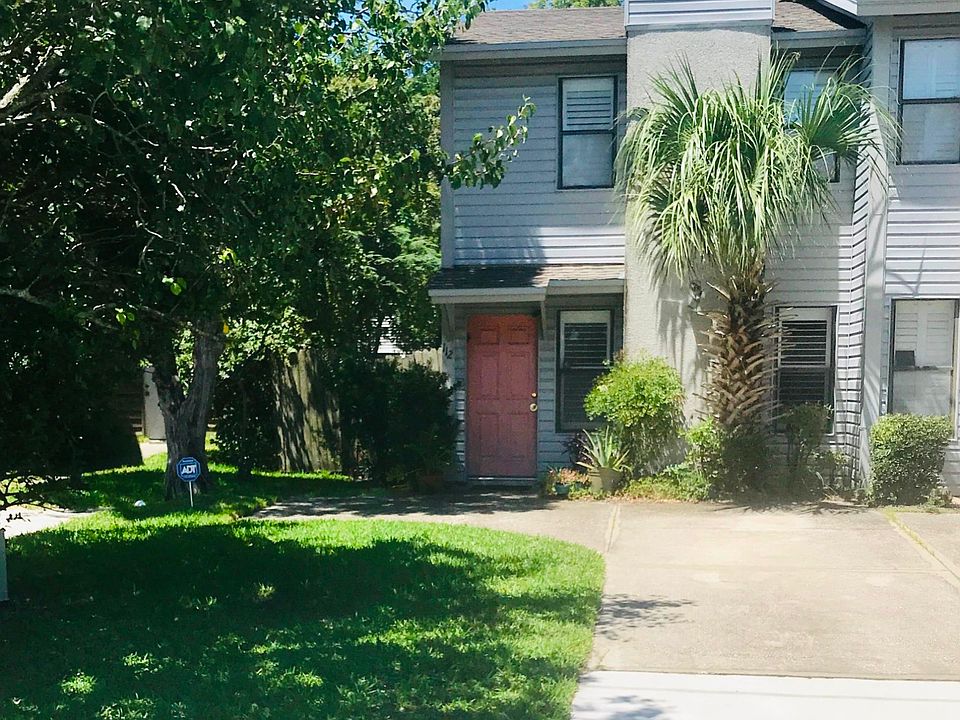112 Poinsettia St