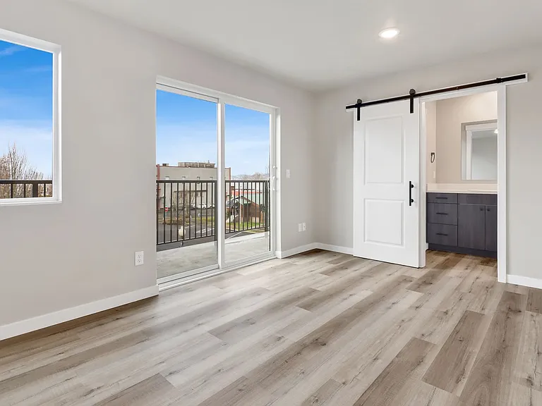 343 Martin St — Photo 18