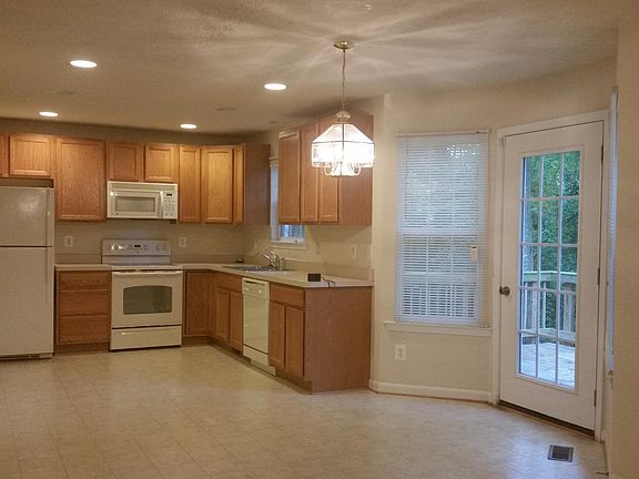 3rd image of 117 Mimosa Ave