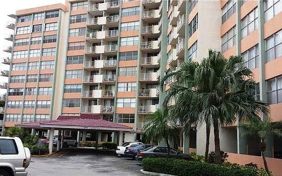2nd image of 1300 NE Miami Gardens Dr APT 511