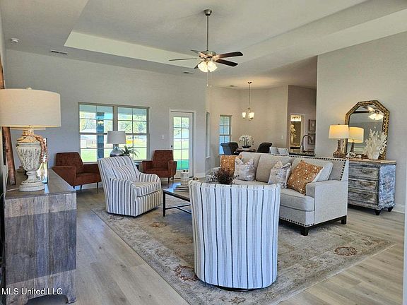 3rd image of 5860 Nina Dr