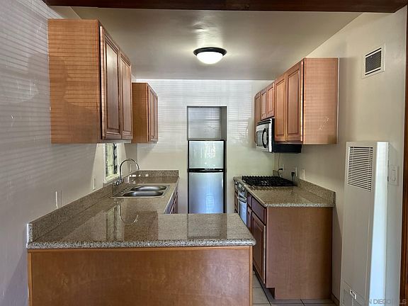 3rd image of 2419 1st Ave