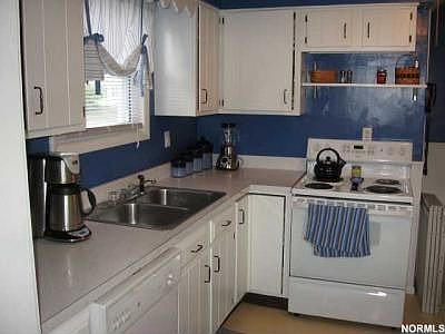 4th image of 2116 Wyandotte Ave