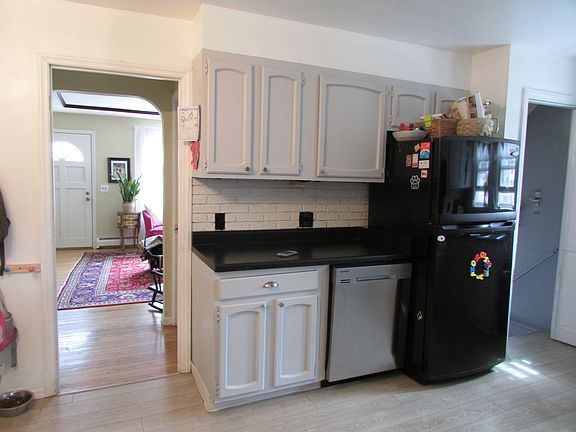 3rd image of 119 East Ave