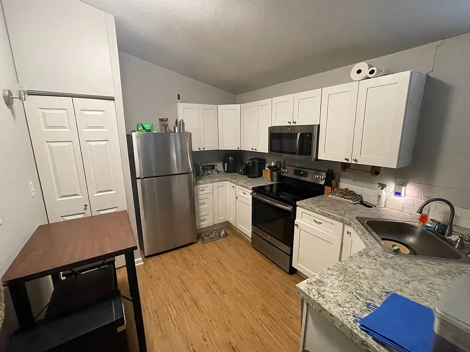 813.5 E 57th St #813.5