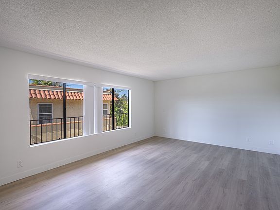 5th image of 1364 E Garfield Ave APT 9
