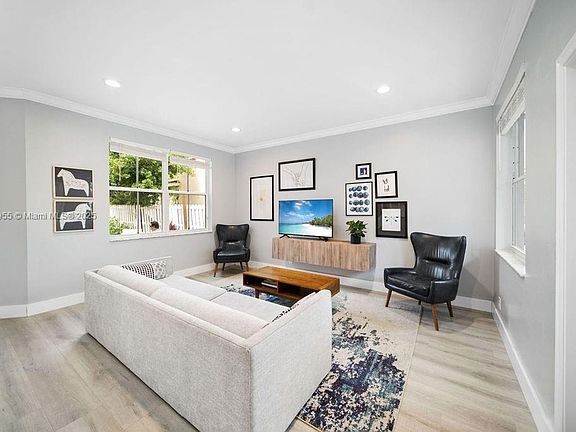 4th image of 721 Tanglewood Cir #0