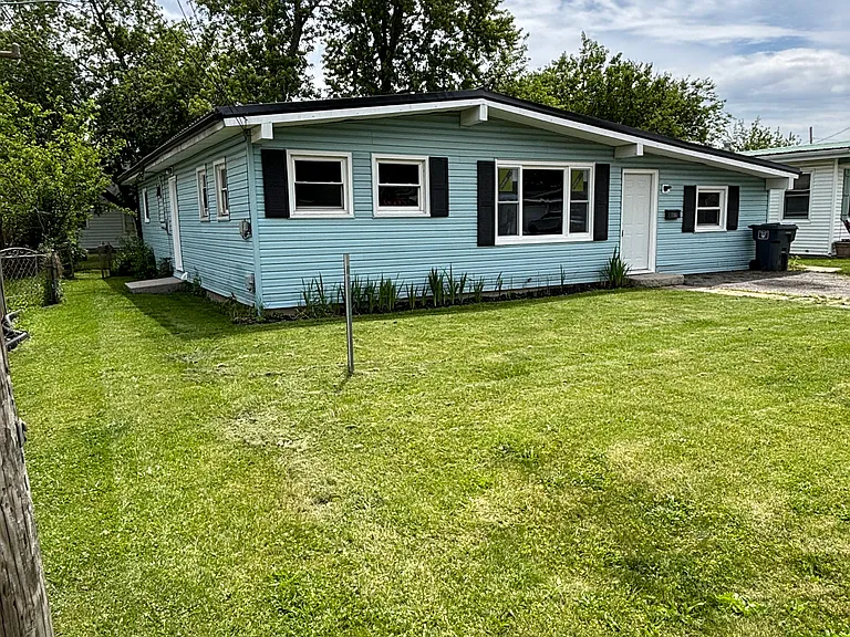877 W Murphy St — Photo 1